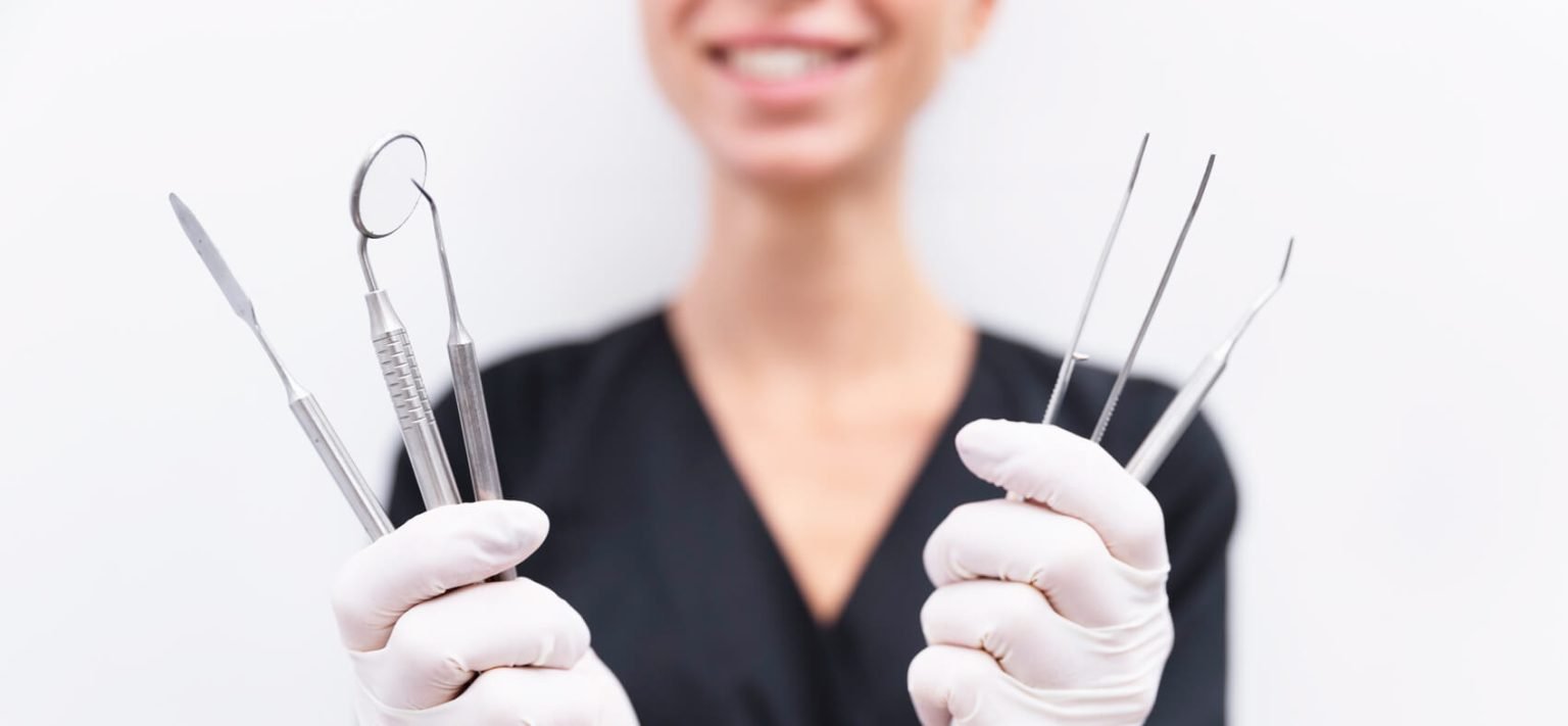 Intervention de chirurgie buccale réalisée sous anesthésie locale - Centre Dentaire Benhayoune Tanger