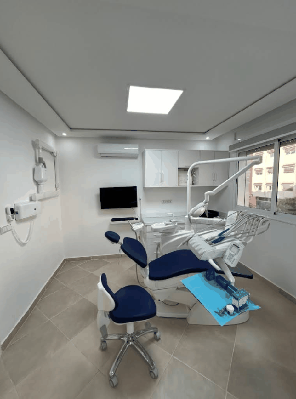 Fauteuil de soins moderne et ergonomique — Centre Dentaire Dr. Benhayoune Tanger